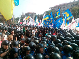 Міліція б’є киян, захищаючи прострочену Київраду