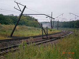 “Рейкова війна”. У Донецькій області підірвали електроопори на залізниці та пошкодили колію