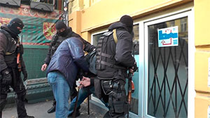 У центрі столиці міліція затримала групу озброєних осіб