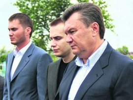 Швейцарська прокуратура порушила кримінальну справу про відмивання грошей на Януковича та його сина Олександра