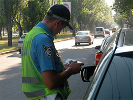 Інспектори ДАІ не мають права стягувати штраф з водія за порушення ПДР