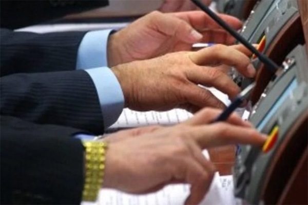 Парламент вважає, що є потреба санкцій до двох проросійських телеканалів