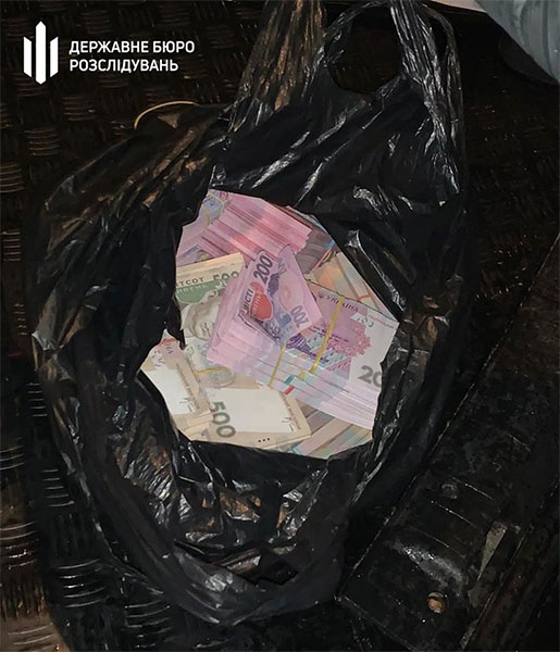 ДБР заявляє про затримання посадовця секретаріату Кабміну за «2,5 мільйони гривень хабаря»