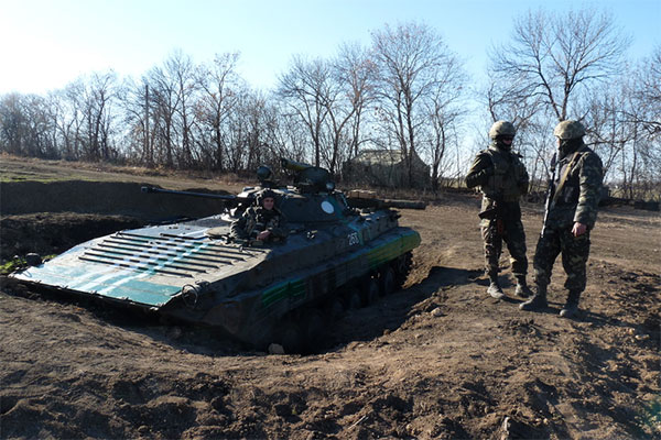 Російські війська активно розбудовують стаціонарні позиції для артилерії і танків