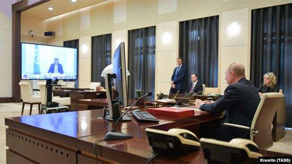 Президент Росії Володимир Путін на відеоконференції з главами держав G20, присвяченій протидії коронавірусу, закликав скасувати санкції проти Росії
