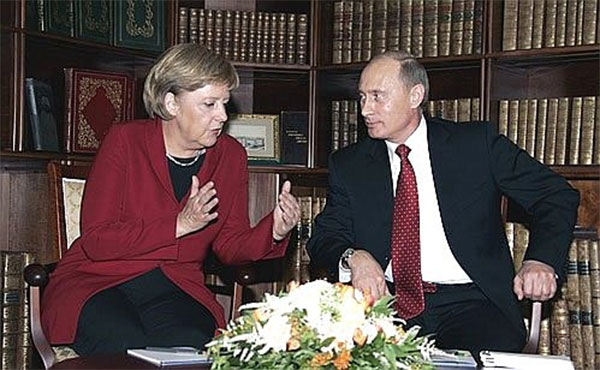 Меркель обговорила з Путіним ситуацію в Білорусі