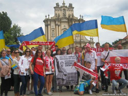  Відкриття Євро-2012: Янукович – у ложі для VIPів, на вулиці – протести