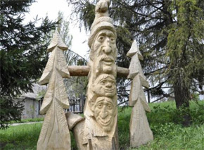 Дерев’яна скульптурна композиція карпатського Чугайстра в Чернівецькому музеї народної архітектури та побуту  