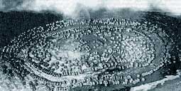 Панорама трипільського протоміста біля с. Майданецьке, 3600—3500 рр. до н. е. Площа – 2 кв. км, близько 2 тисяч споруд, 6 – 9 тисяч мешканців. 