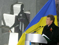 Ющенко вже не просить визнати Голодомор геноцидом - він вимагає від парламенту це зробити!