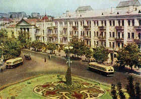 Площа Льва Толстого