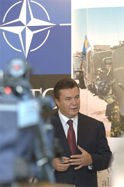 Чиї інтереси лобіюватиме Янукович у Німеччині? Судіть самі