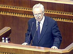 Генеральний прокурор Михайло Потебенько вішає локшину з трибуни парламенту про справу Гонгадзе