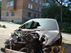 Автівка дружини депутата Олександра Бабарики після сеансу кримінального 
