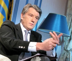 Публічний діалог: Ющенко не побачив банківських махінацій і переклав провини на Тимошенко