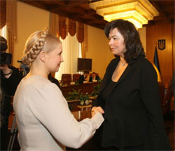 Прем'єр Юлія Тимошенко та Ната Менабде, заступник регіонального директора ВООЗ