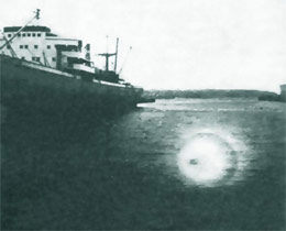 Невідомий підводний об`єкт, що світиться, поблизу судна, 1966 р.