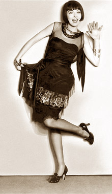 Після того, як 23-річна Коллін Мур знялася з каре у фільмі ”Гаряча молодість”, мода на коротку стрижку, як пошесть, почала ширитися серед американок. 1923 рік (фото з сайту www.seraphicpress.com)