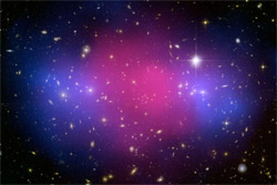 Це не Великий Вибух, але і не маленький - зіткнення двох галактик. Автори: НАСА, Європейське космічне агентство.