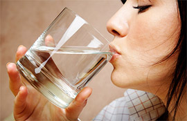 Рекомендована доза питної води для здорової людини — 8 склянок на день