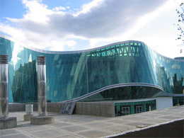 Нова будівля МВС Грузії. Прозорість цієї будівлі символізує прозорість поліції.