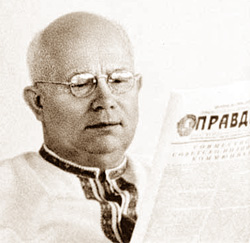 Микита Сергiйович Хрущов (15.04.1894 - 11.09.1971) ходив у вишиванцi