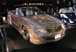 Гламурна цяцька для справжніх шанувальників діамантового блиску: Mercedes-Benz SL600 оздоблений 300 тисячами кристаликами «Сваровскі». - Доведіть всім що ви не лох!