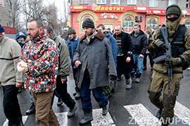 Російські бойовики влаштували у Донецьку "парад" полонених українських військових