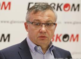 Олександр Савченко: «Гривня падає, бо російські банки скуповують долар в Україні»