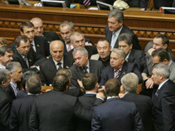 Парламентські будні. Сьогодні - штовханина і блокування Парламентські будні. Сьогодні - штовханина і блокування