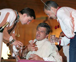 Космос зухвало ігнорує Указ Президента. Ющенко робить вигляд, що усе нормально Космос зухвало ігнорує Указ Президента. Ющенко робить вигляд, що усе нормально