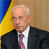 Азаров відмежувався від протеже влади на проблемних округах?