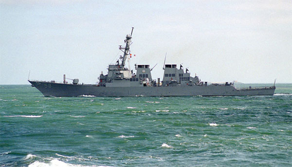 Ракетний есмінець США виходить з акваторії Чорного моря